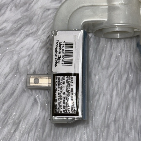 Bath & body works 2022 snowman with presents wallflower plug in new - Picture 9 of 9